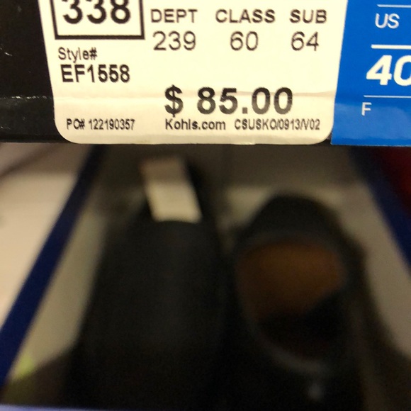 Women’s Adidas tennis shoes - Picture 2 of 3